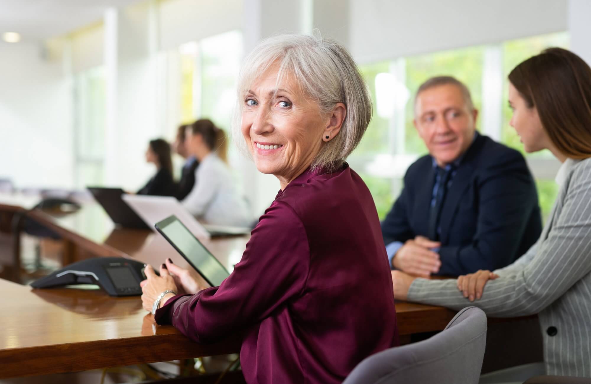 Niemand will mehr oder länger arbeiten? Steuerfreiheit für Frauen und Silver Worker!